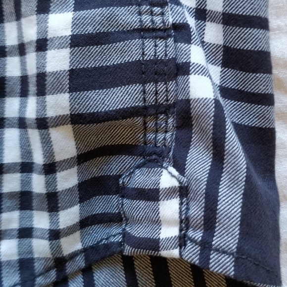 Large plaid GAP button down shirt - Picture 4 of 7